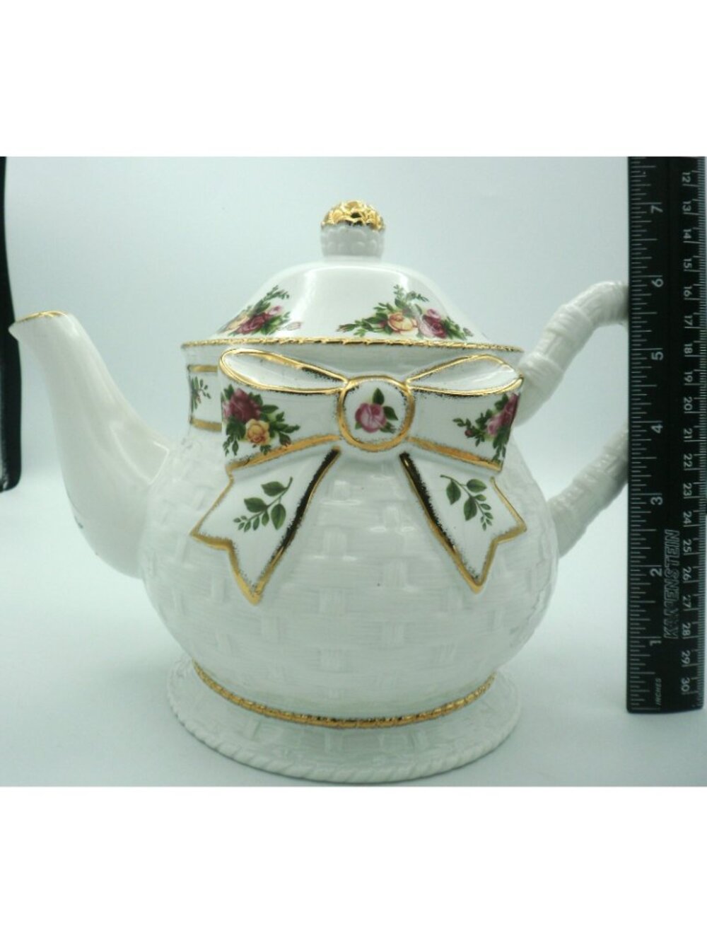 Royal Albert Christmas Old Country Rose Basket Weave 5 piece Tea Set - Picture 10 of 16